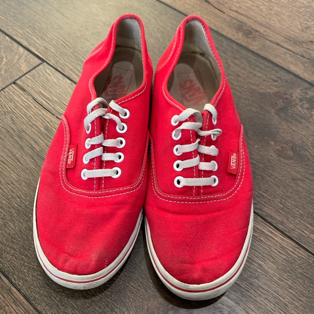 Red vans - Picture 2 of 3